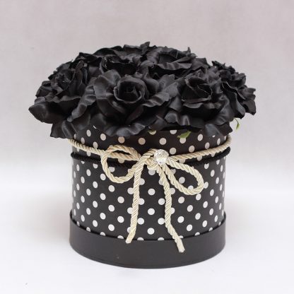 flowerbox-czarne-roze-kropki-4